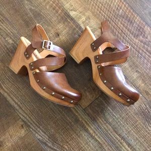 Korks brand.  Clog/sandal. Lightly worn. Wood heel.  Leather upper.  Size 7M